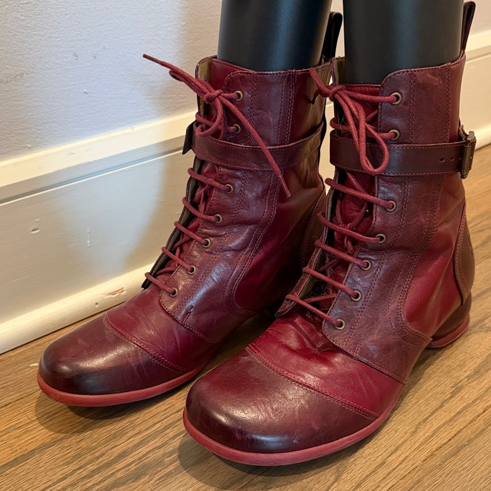 EUC John Fluevog Fellowship Elliston Boots in Burgundy Sz 8.5 - Picture 2 of 4